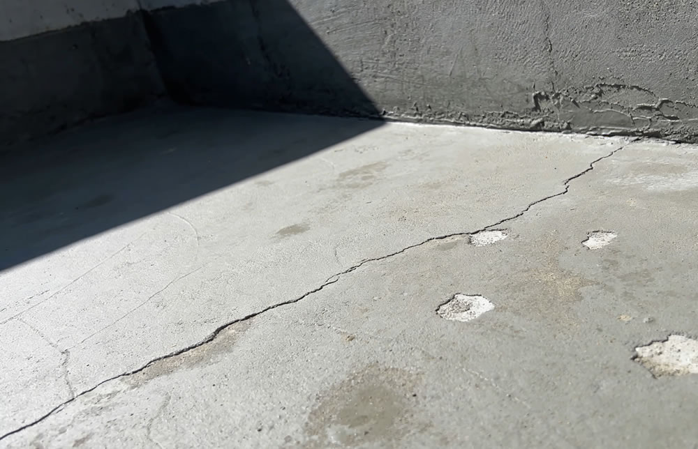 贵州正规防水公司：基层为什么要求坚固、平整、无浮灰？