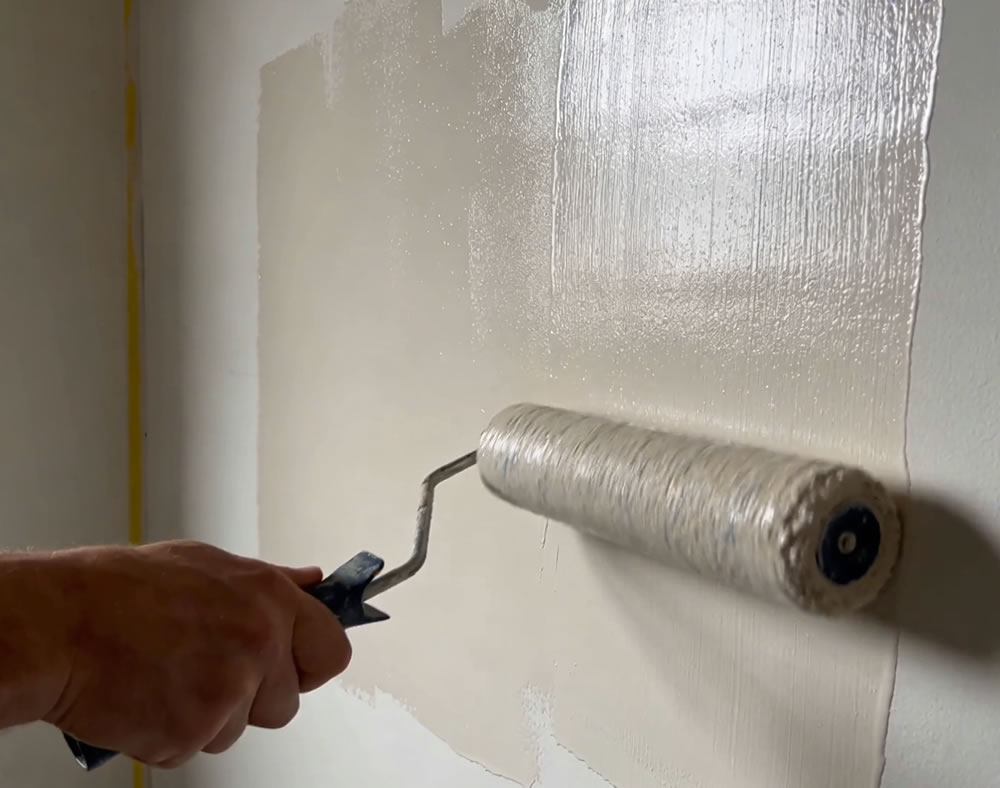 贵州正规防水公司：第一遍涂刷和第二遍涂刷的方向为什么要求垂直交叉？