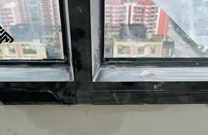 0 0